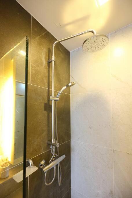 Specious Luxury 2 Bedrooms Apt. Chiang Mai Exterior foto
